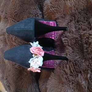 Mossimo Pink Sparkle and Black Women's Velvet Stileto Heels Unique Flowers 🌺🌺